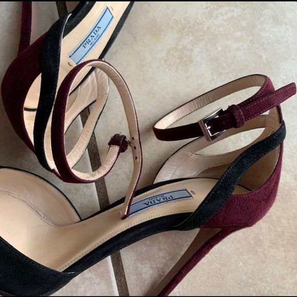 Prada Decollette Black and Burgundy Heel - Picture 5 of 8